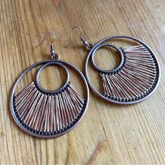 Geometric Thread Earrings - Picture 4 of 4